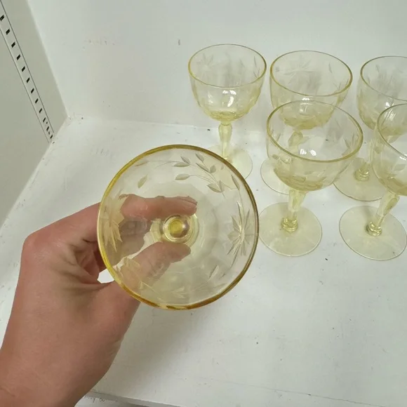 Vintage Yellow Cap Glass Set of 6 - Picture 3 of 4
